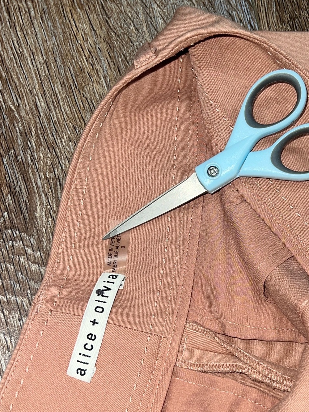Alice + Olivia Cady Shorts In Rose Tan Classic - Picture 8 of 9